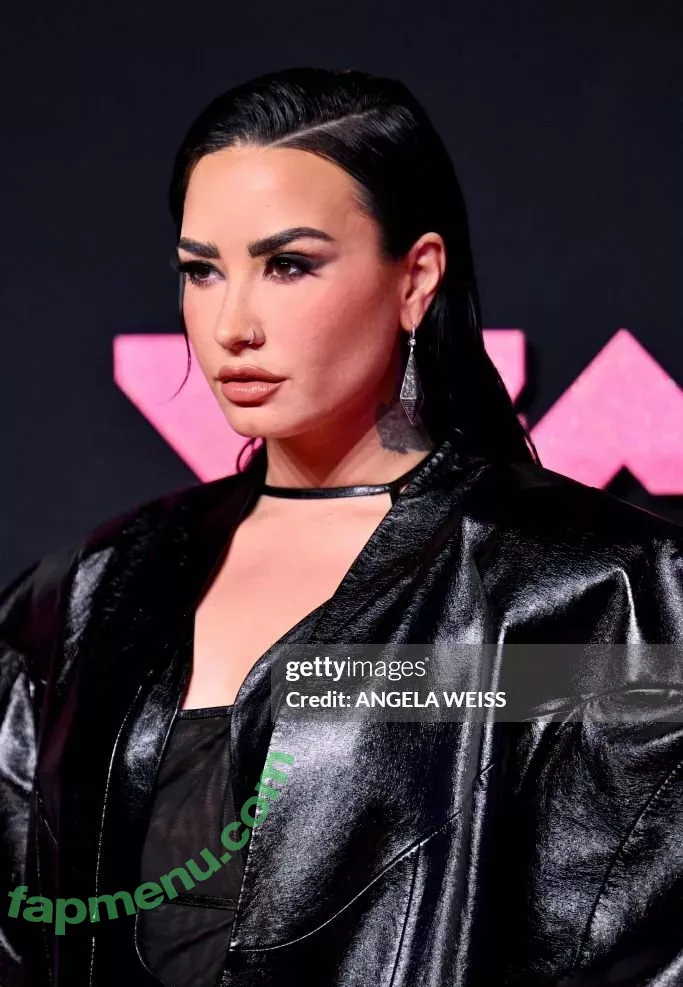Demi Lovato nude photo #0078 (ddlovato / demi_lovato)