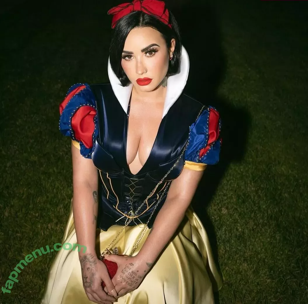 Demi Lovato nude photo #0123 (ddlovato / demi_lovato)