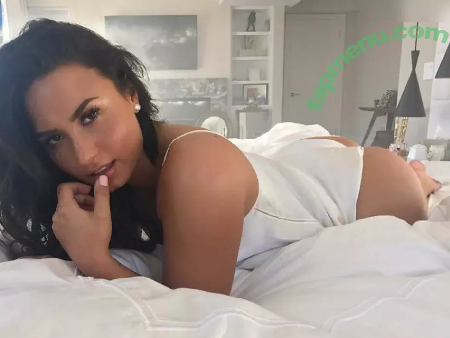 Demi Lovato nude photo #0359 (ddlovato)