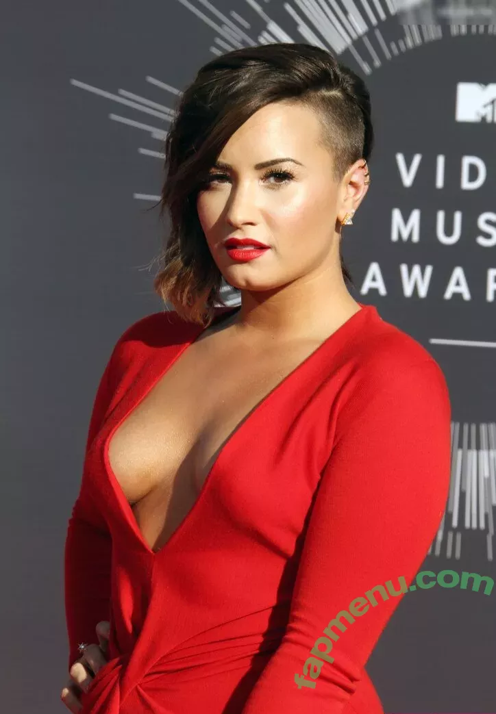 Demi Lovato nude photo #0376 (ddlovato)