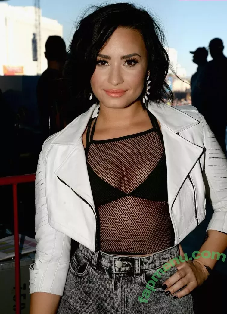 Demi Lovato nude photo #0754 (ddlovato)