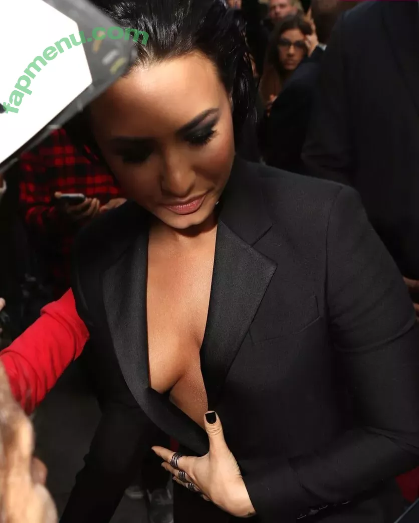 Demi Lovato nude photo #0793 (ddlovato)