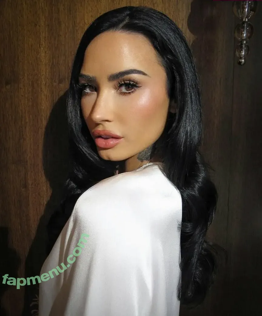 Demi Lovato nude photo #0950 (ddlovato / demi_lovato)