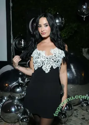 Demi Lovato / ddlovato nude photo #1037