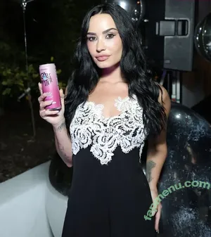 Demi Lovato / ddlovato nude photo #1038