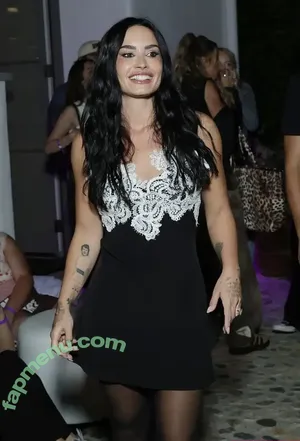 Demi Lovato / ddlovato nude photo #1041