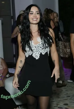 Demi Lovato / ddlovato nude photo #1046