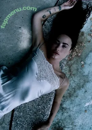 Demi Lovato / ddlovato nude photo #1052