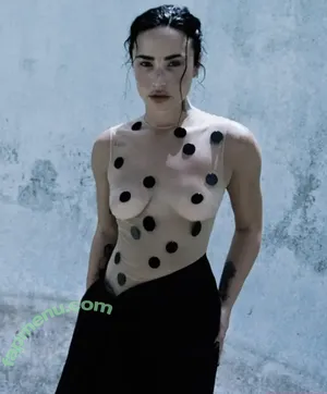 Demi Lovato / ddlovato nude photo #1072