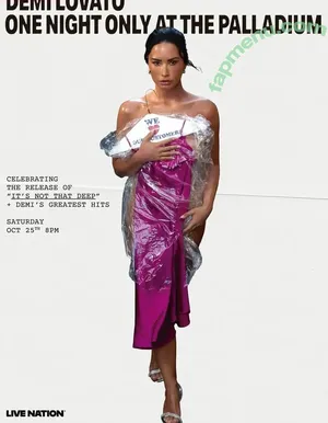 Demi Lovato / ddlovato nude photo #1090