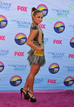 Demi Lovato / ddlovato nude photo #1092