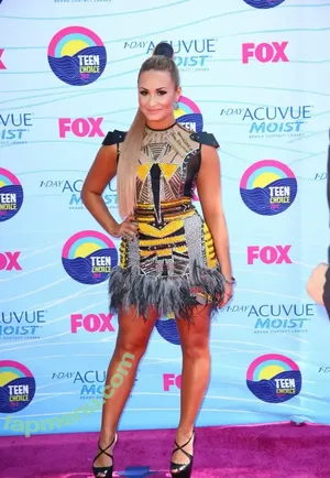 Demi Lovato / ddlovato nude photo #1093