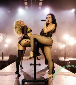 Demi Lovato / ddlovato nude photo #1117