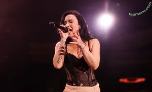 Demi Lovato / ddlovato nude photo #1159