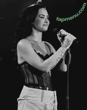 Demi Lovato / ddlovato nude photo #1161