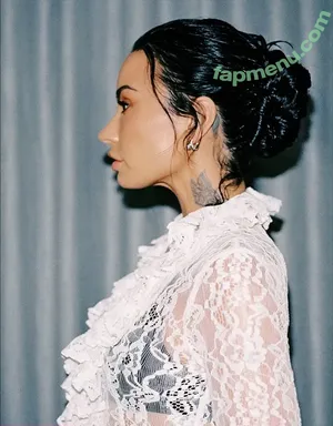 Demi Lovato / ddlovato nude photo #1176