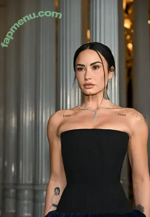 Demi Lovato / ddlovato nude photo #1227