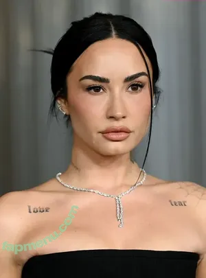 Demi Lovato / ddlovato nude photo #1232