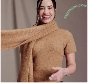 Demi Lovato / ddlovato nude photo #1247