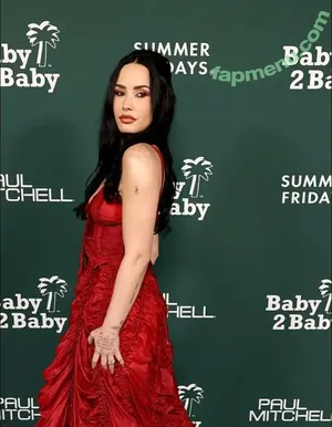 Demi Lovato / ddlovato nude photo #1259