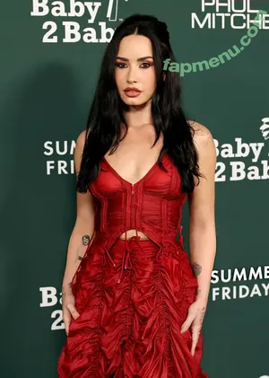 Demi Lovato / ddlovato nude photo #1269