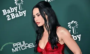 Demi Lovato / ddlovato nude photo #1273