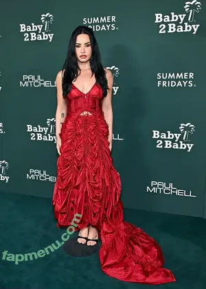 Demi Lovato / ddlovato nude photo #1274