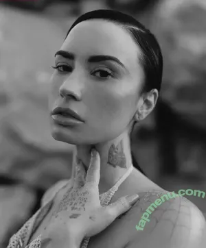 Demi Lovato / ddlovato nude photo #1306