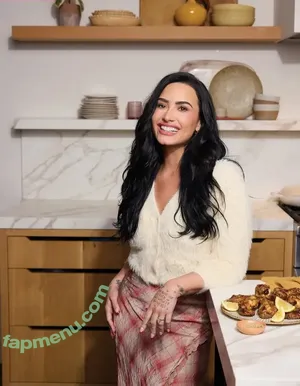 Demi Lovato / ddlovato nude photo #1326
