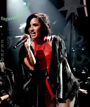 Demi Lovato / ddlovato nude photo #1453