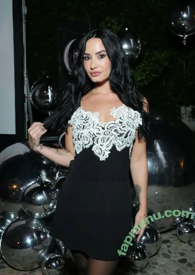 Demi Lovato nude photo #1037 (ddlovato)