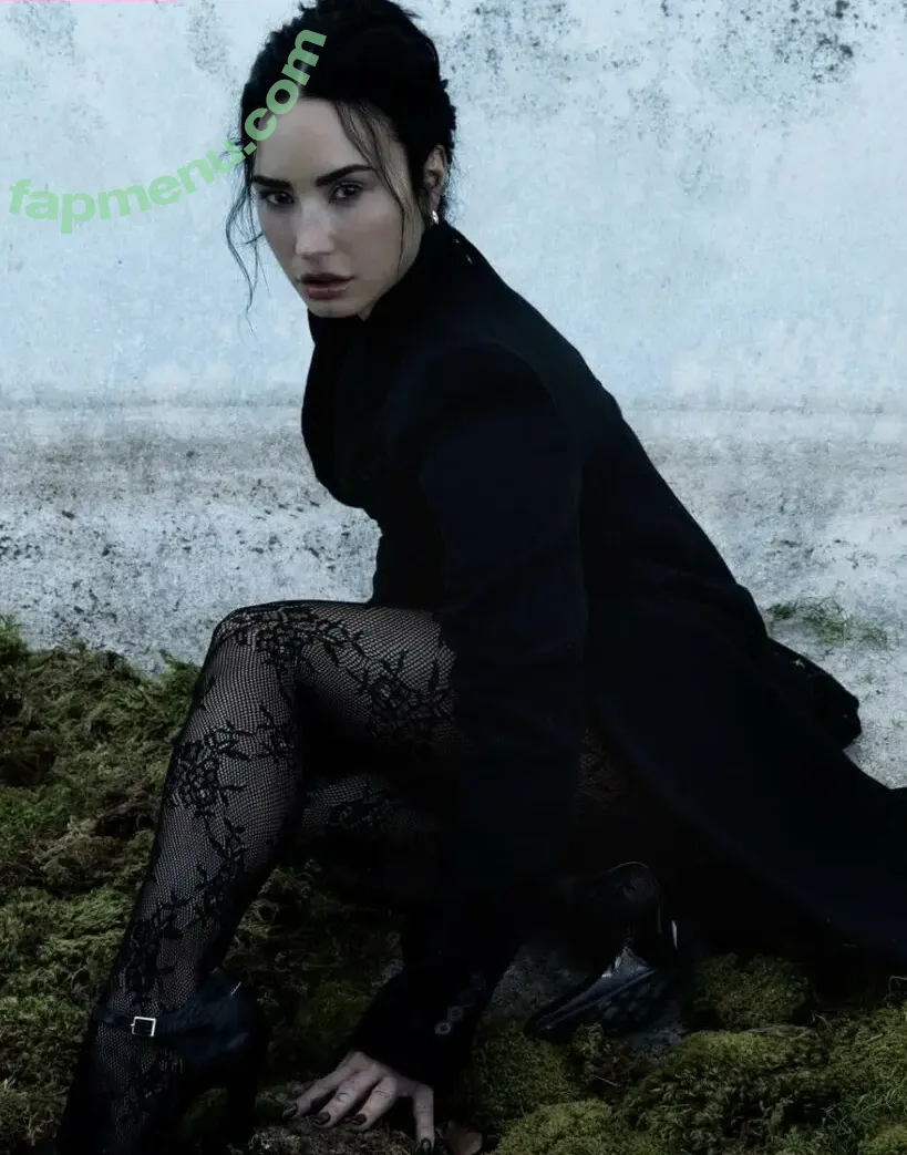 Demi Lovato nude photo #1053 (ddlovato)