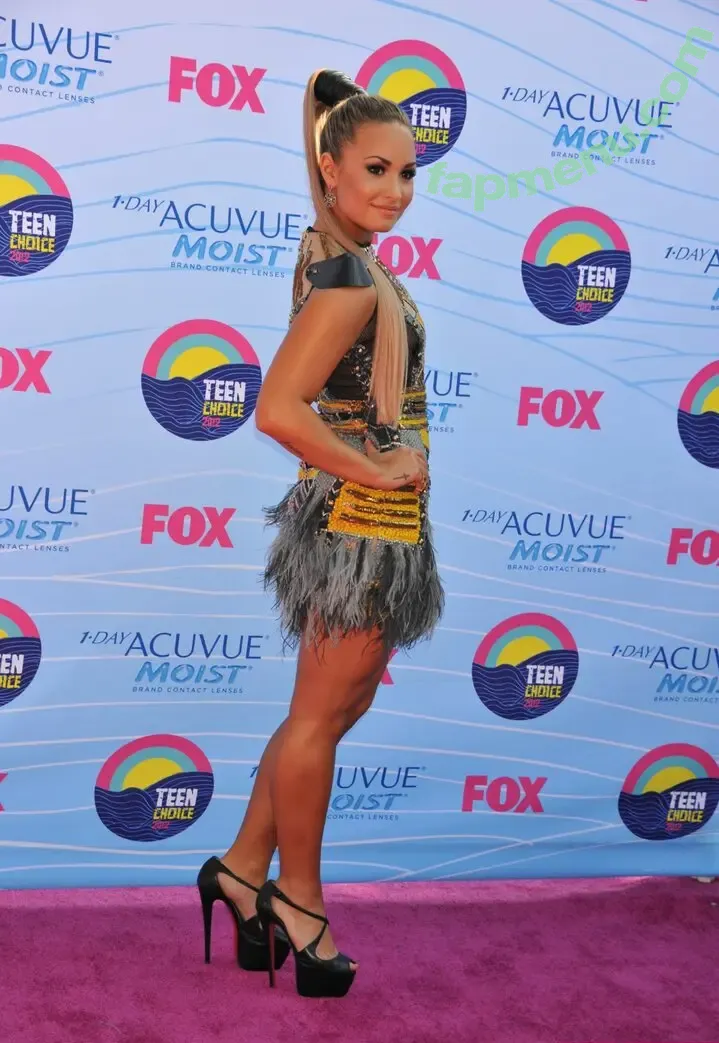Demi Lovato nude photo #1092 (ddlovato)