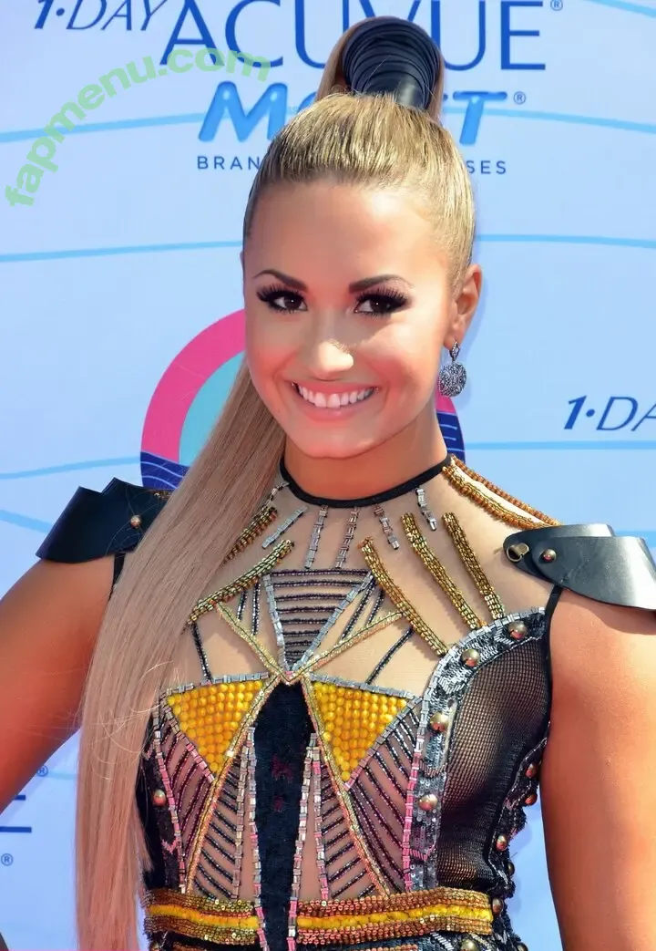 Demi Lovato nude photo #1095 (ddlovato)