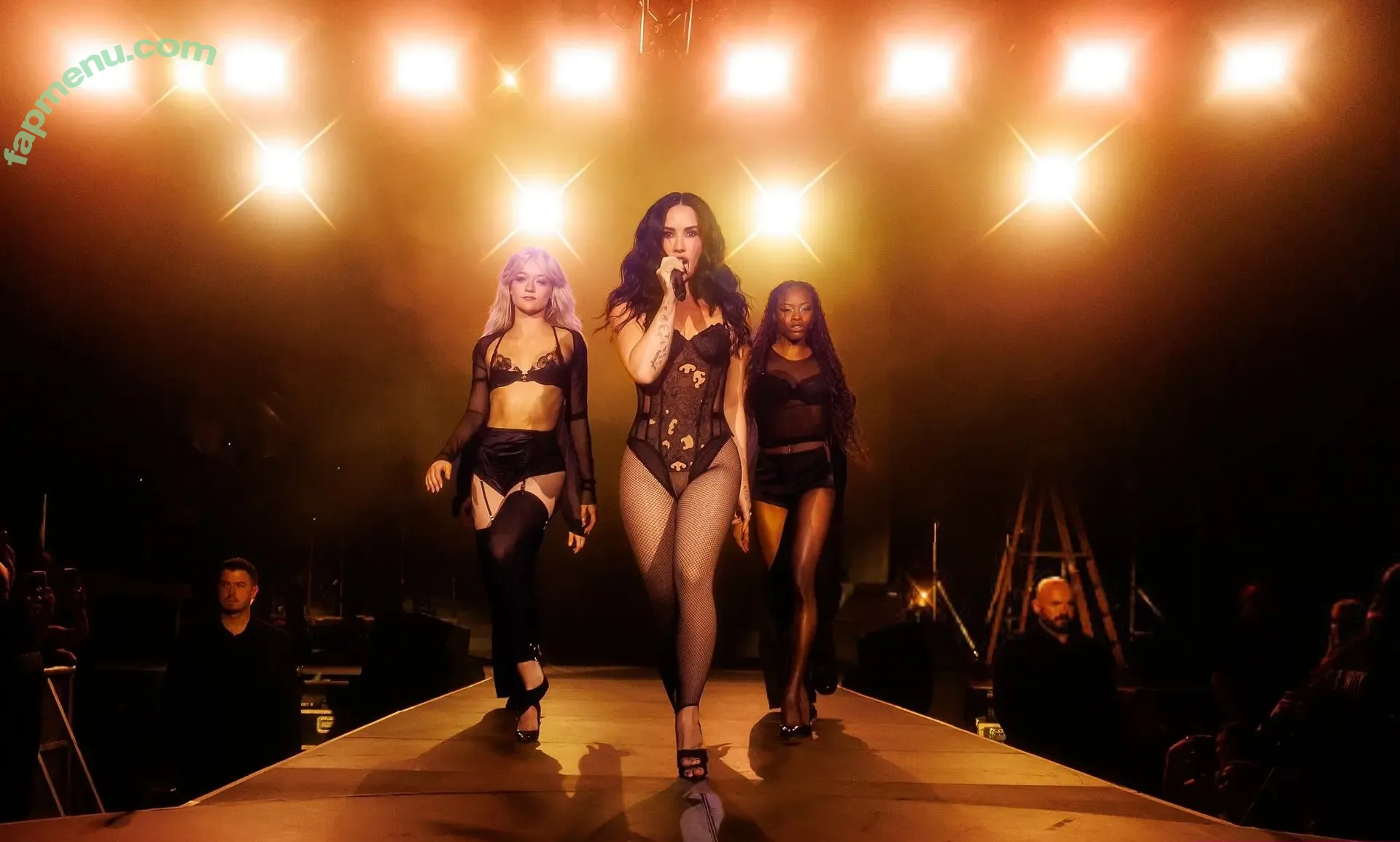 Demi Lovato nude photo #1131 (ddlovato)