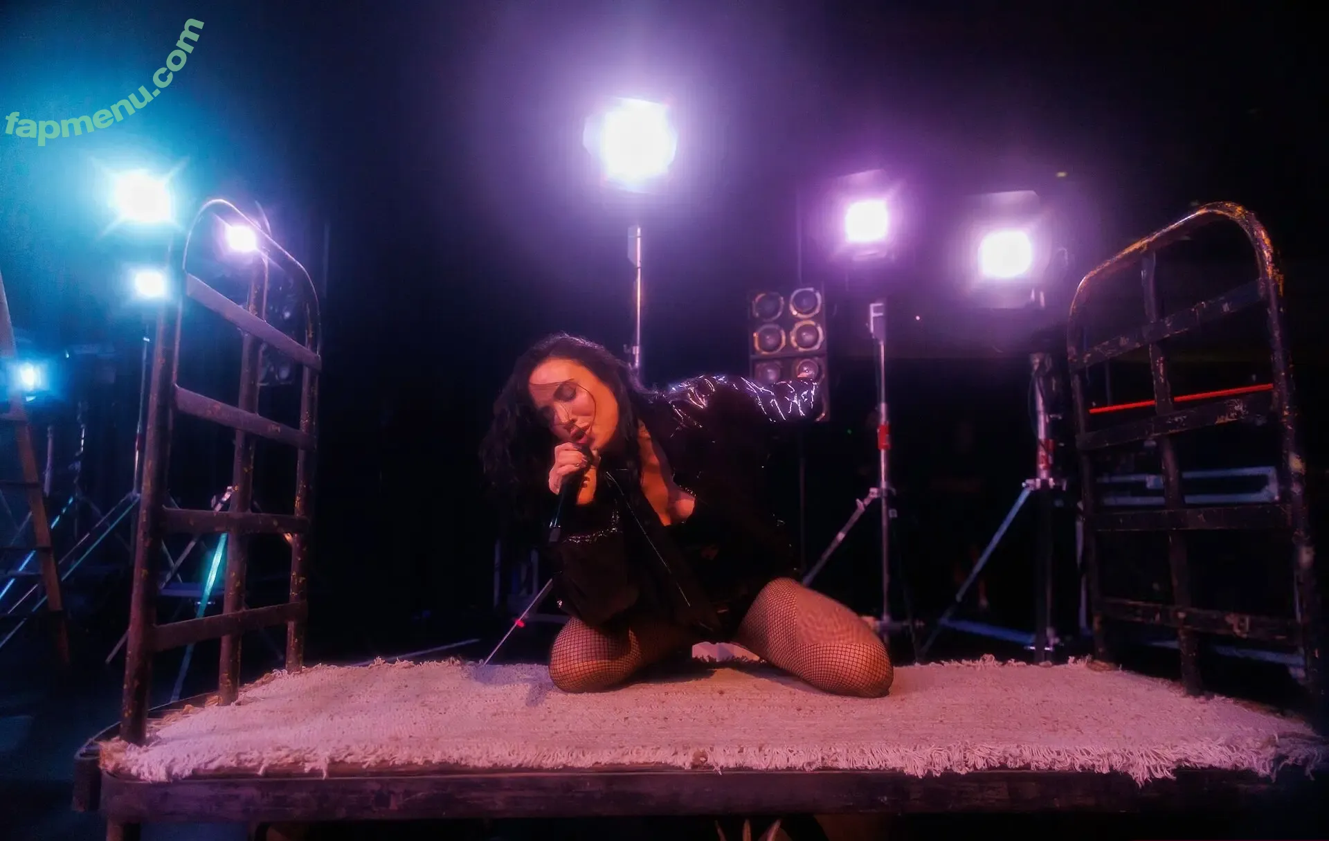 Demi Lovato nude photo #1137 (ddlovato)