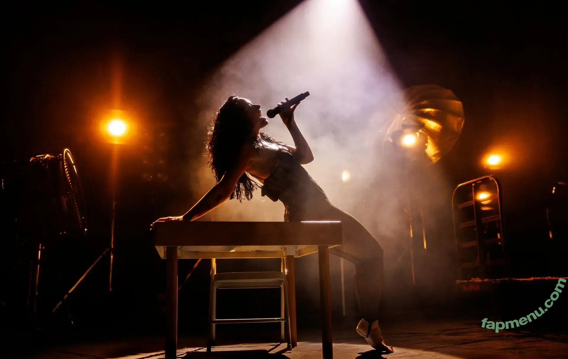 Demi Lovato nude photo #1147 (ddlovato)