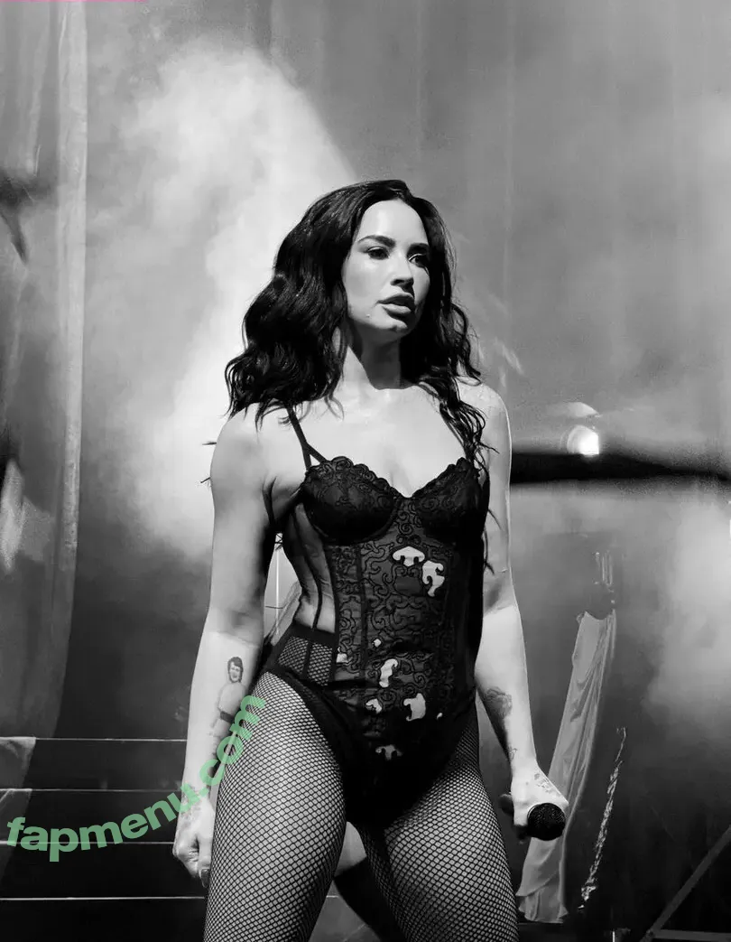 Demi Lovato nude photo #1162 (ddlovato)