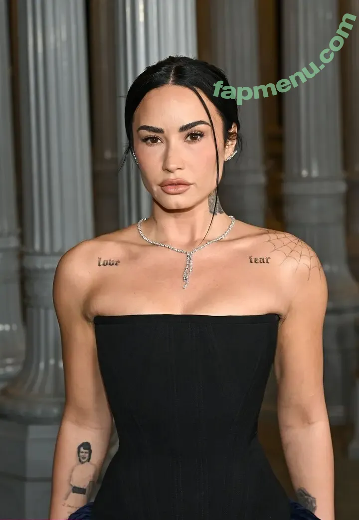 Demi Lovato nude photo #1209 (ddlovato)