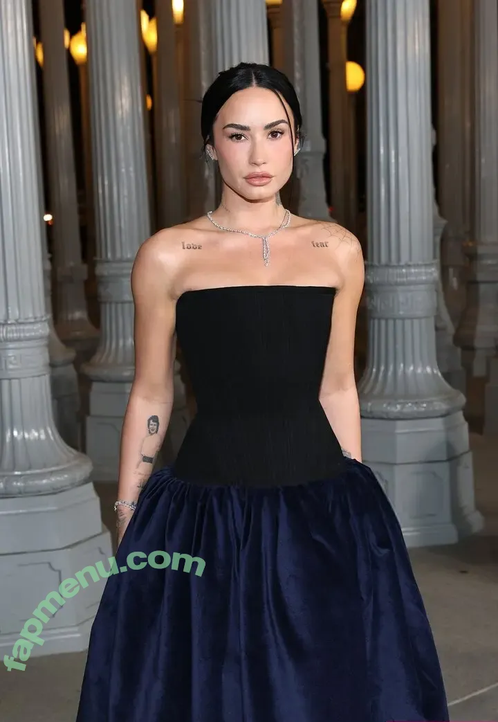 Demi Lovato nude photo #1220 (ddlovato)