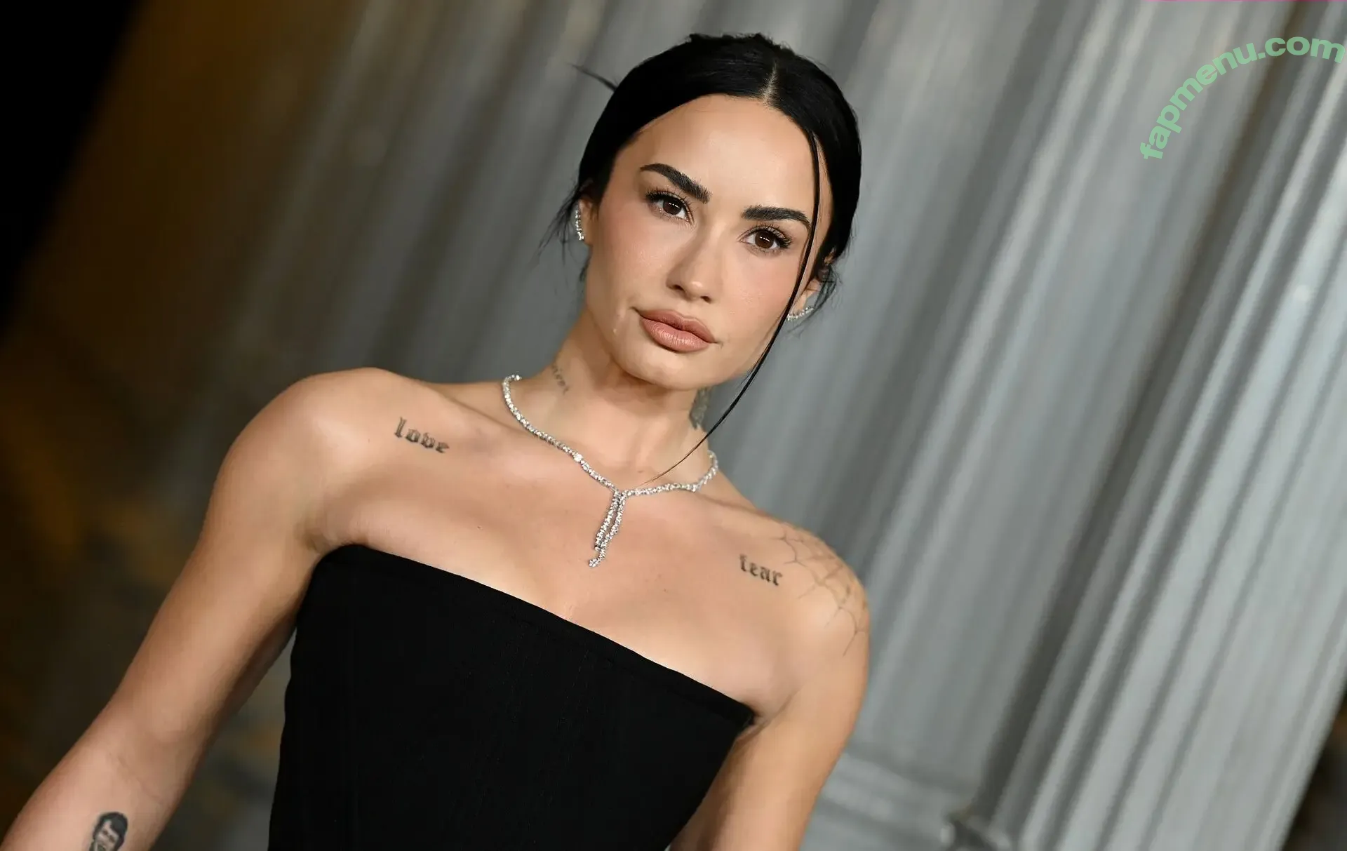 Demi Lovato nude photo #1221 (ddlovato)