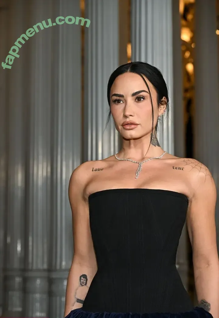 Demi Lovato nude photo #1227 (ddlovato)