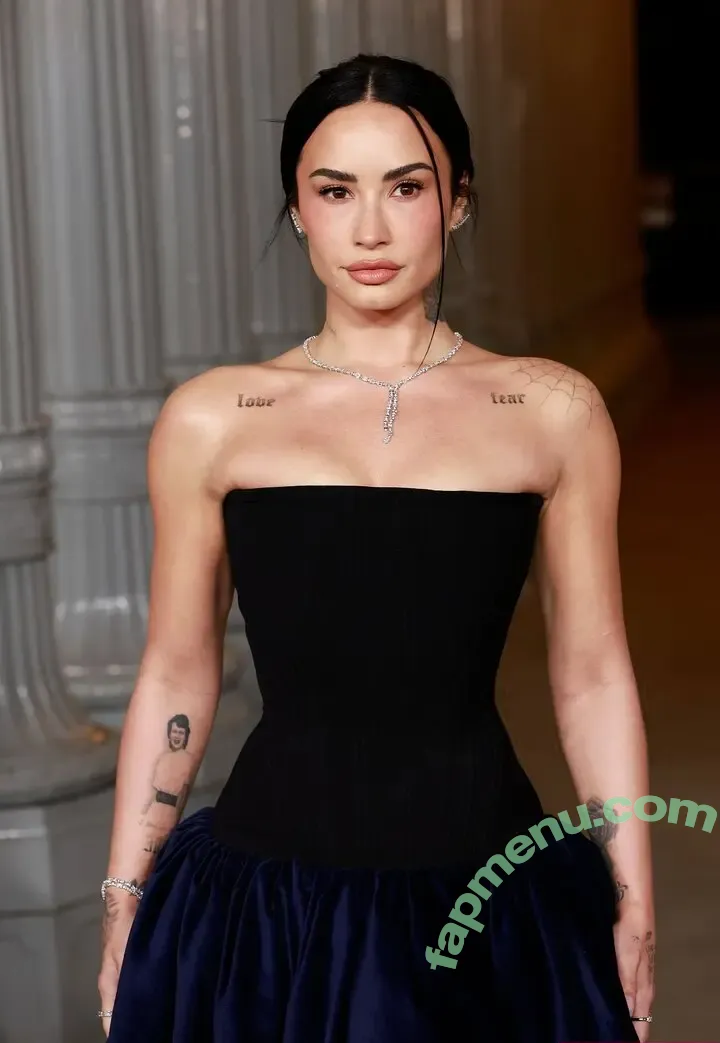 Demi Lovato nude photo #1229 (ddlovato)