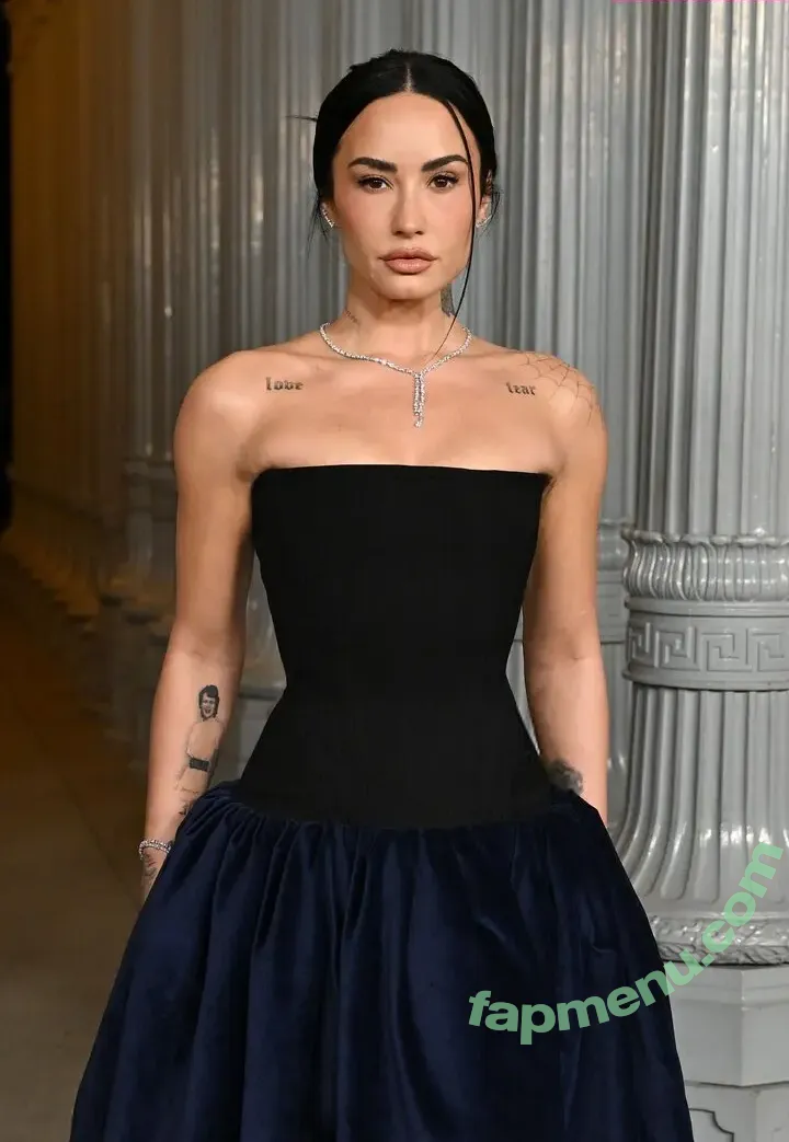 Demi Lovato nude photo #1239 (ddlovato)