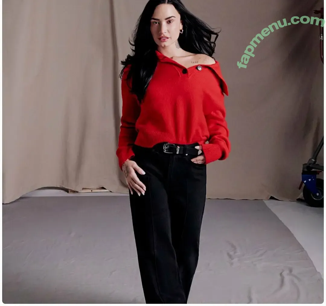 Demi Lovato nude photo #1244 (ddlovato)