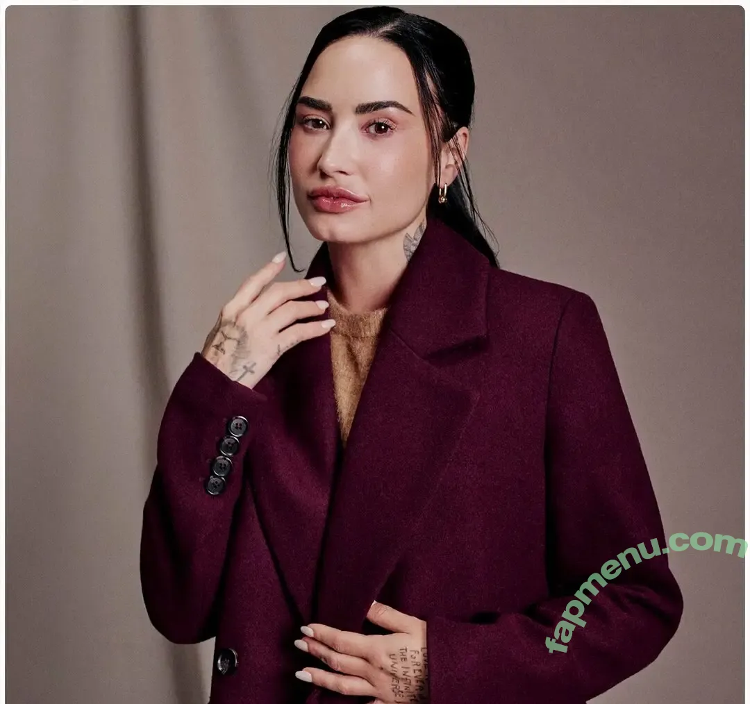 Demi Lovato nude photo #1246 (ddlovato)