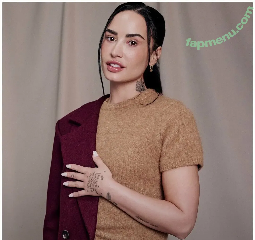 Demi Lovato nude photo #1248 (ddlovato)