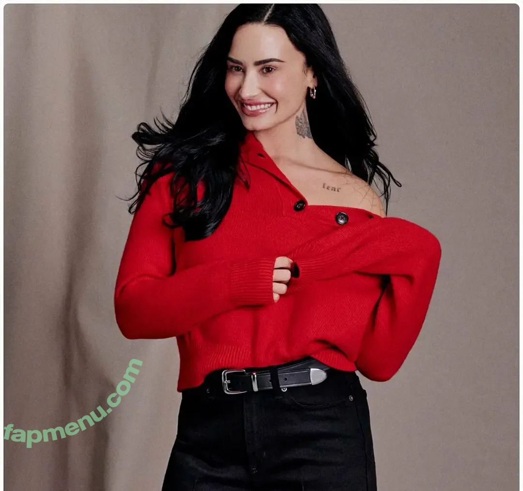 Demi Lovato nude photo #1251 (ddlovato)