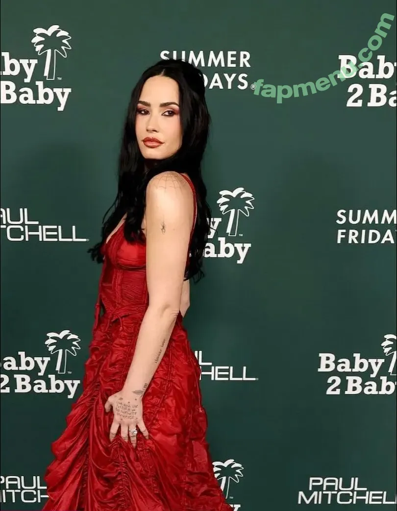 Demi Lovato nude photo #1259 (ddlovato)