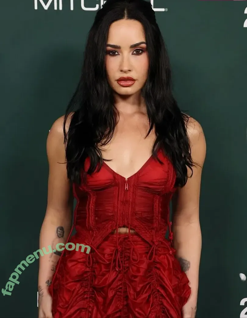 Demi Lovato nude photo #1263 (ddlovato)